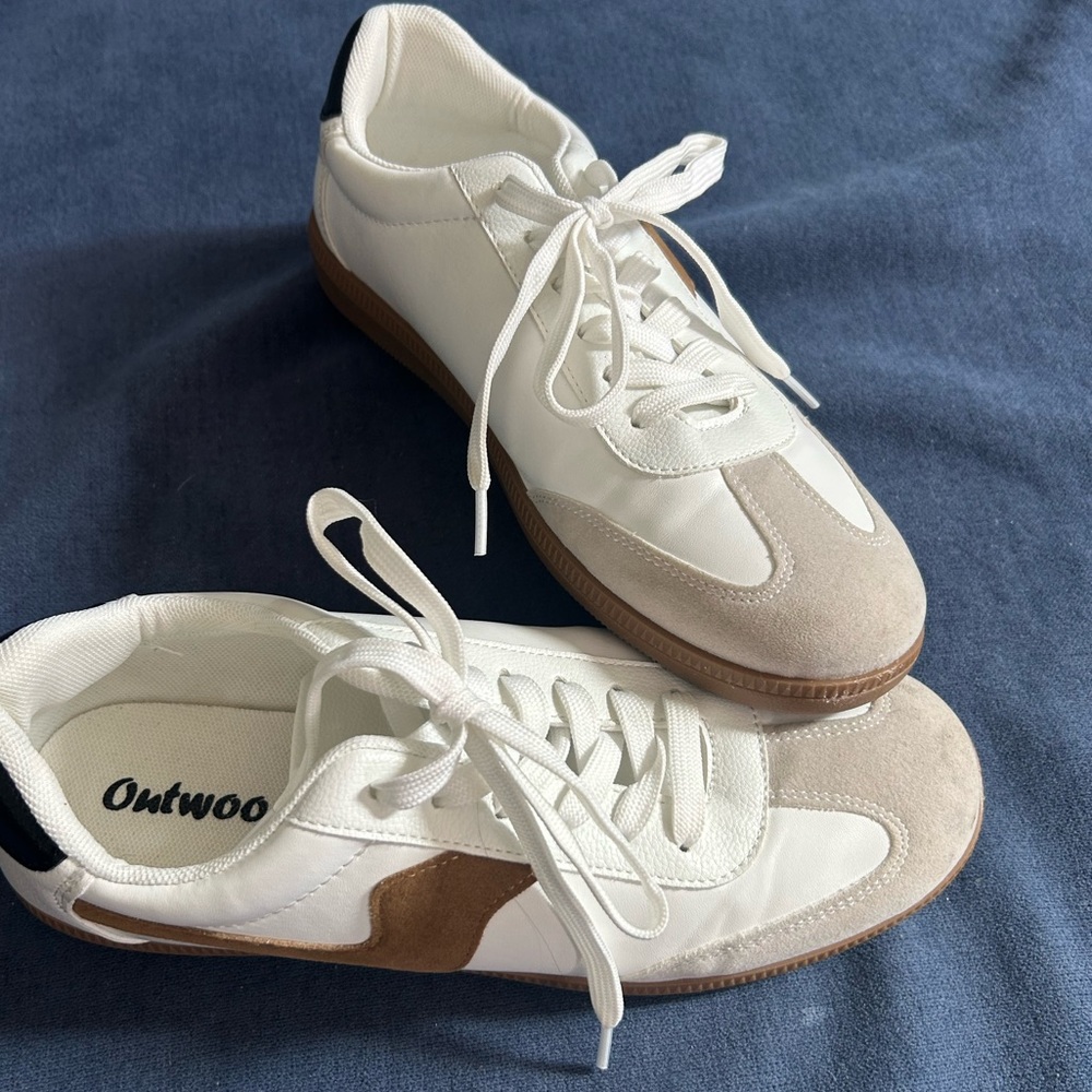 Outwoods White and Brown Casual Sneakers